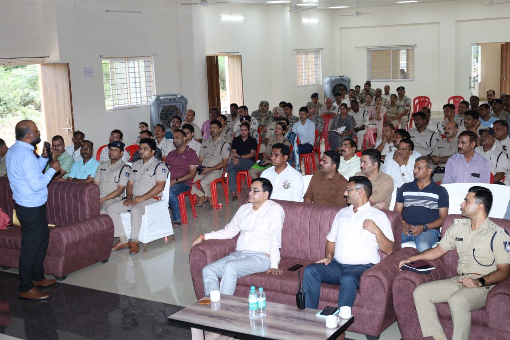 Datia Police, Seminar