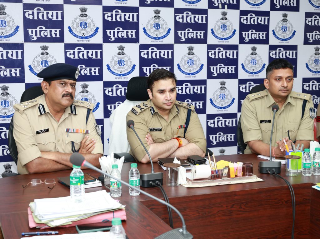 Datia Police, Crime Meeting IG, SP